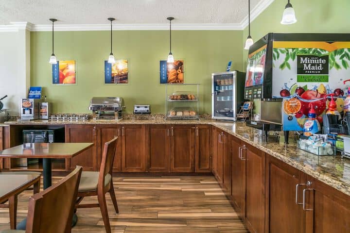 Breakfast area