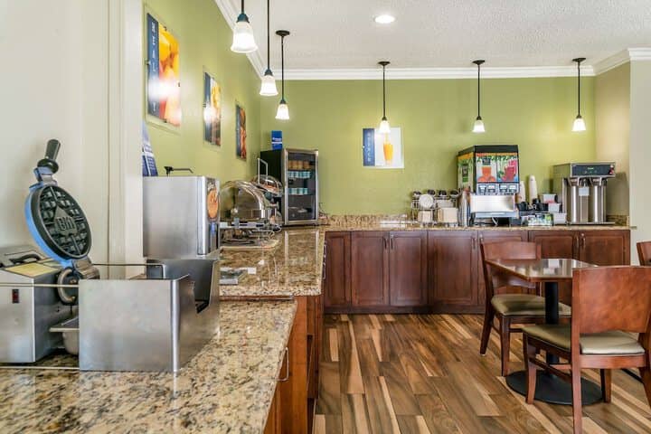 Breakfast area