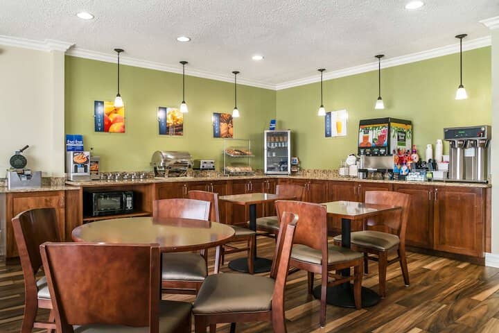 Breakfast area