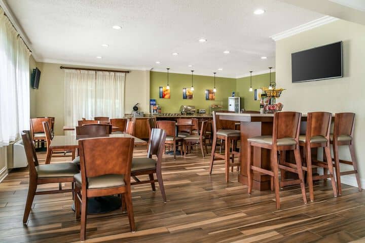 Breakfast area